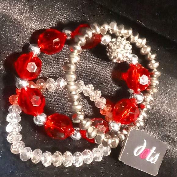 Dots expandable bracelets red, silver and glass beaded bracelets . - Picture 1 of 4